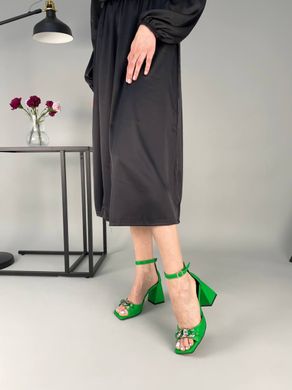 Босоніжки жіночі шкіряні зеленого кольору з ланцюжком на підборах, 37, 24