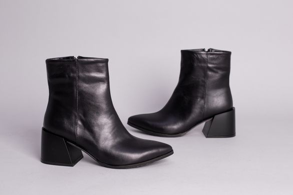Ботильоны женские кожаные черного цвета с расклешенным каблуком, 35, 23