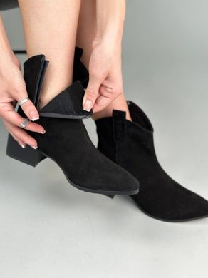 Ботинки казаки женские замшевые черного цвета на каблуке зимние с замком, 39, 25